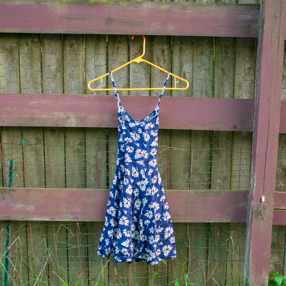 SOLD! Floral Dress - Picture 2 of 2